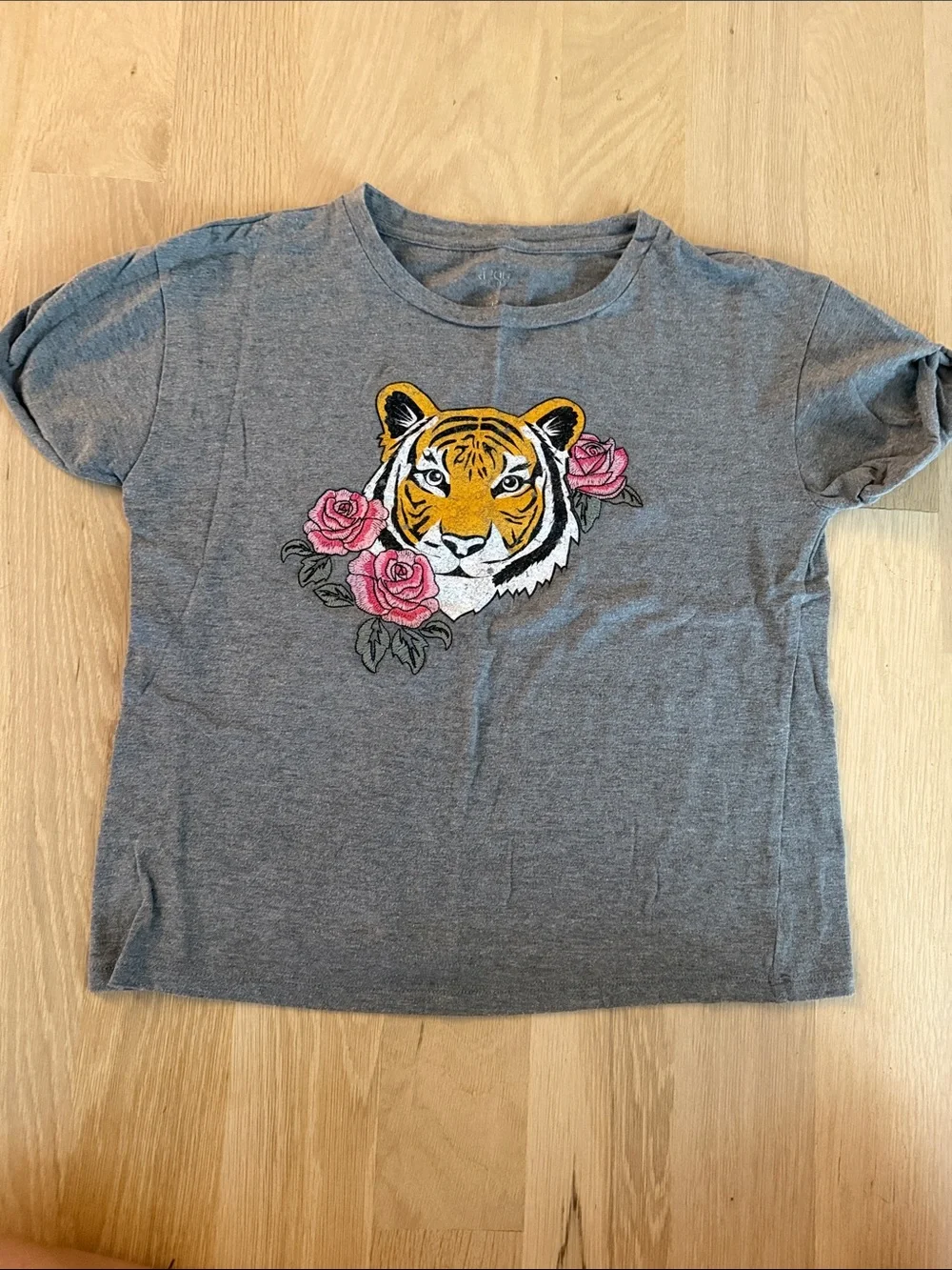 Arizona Jean Company Grey Tee with Tiger Head and Pink Roses